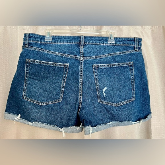 No Boundaries Women’s High-Rise Distressed Denim Shorts – Size 19 - Picture 5 of 5
